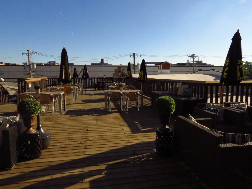 Bottom Lounge | Patio